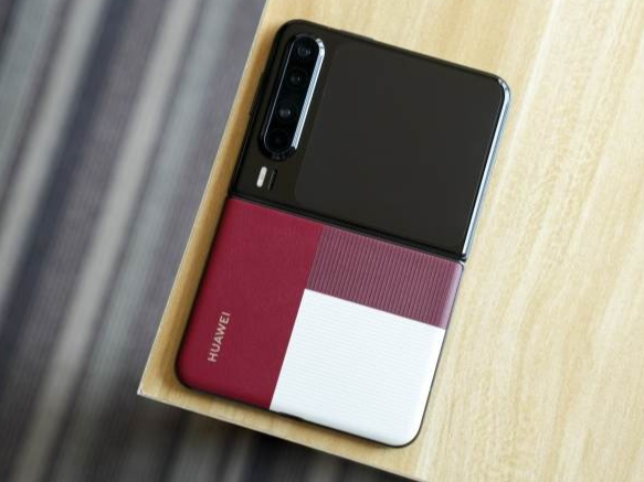 抢先苹果半年！全球首款阔比例大折叠华为Pura X2预计定档4月